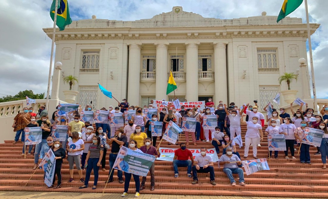 Profissionais de Enfermagem fazem carreata em defesa das 30 horas semanais e piso salarial digno